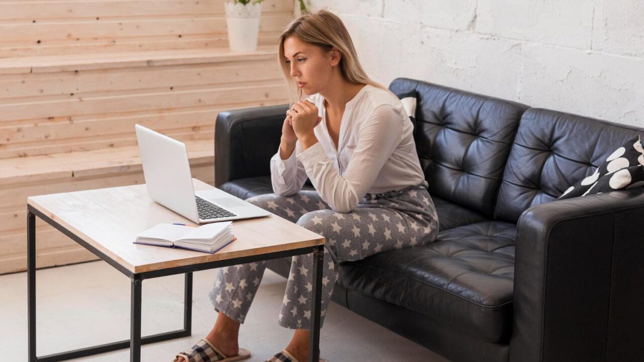 Post-Pandemic Fashion: Hybrid Work, Digital Style, and Comfort Chic